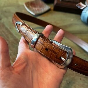 Perry Ellis Men’s Leather Belt